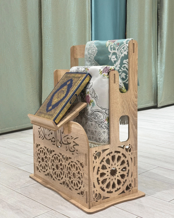 حامل سجادة الصلاة و المصحف الكريم منظم وأنيق